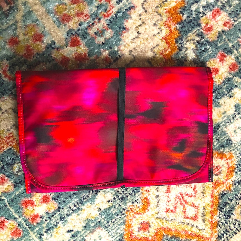 MARC JACOBS REVERSIBLE MAT FOR HAIR TOOLS